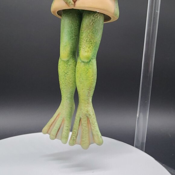 Frog Figurine Holding "The Pond" Sign With Wicker Hat & Scarf Resin Hanging Wind - Picture 3 of 6